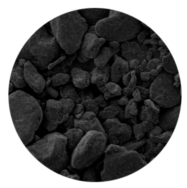 Una imagen de microscopio electrónico de barrido de grafito sintético con una densidad aparente de 1000 g/L