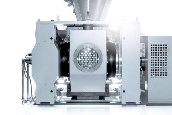 Máquina de prensa de rodillos Hosokawa Alpine, designada como compactadora.